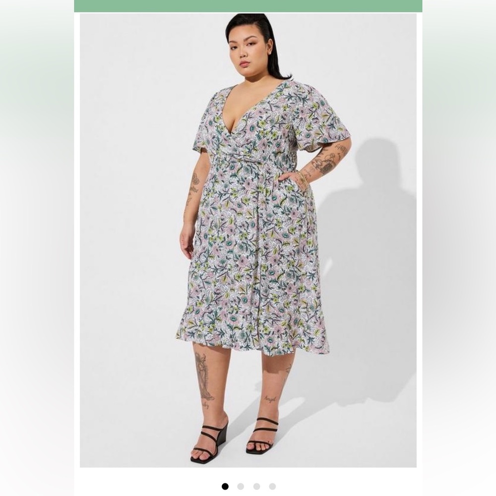 NWT Torrid flutter sleeve midi dress
